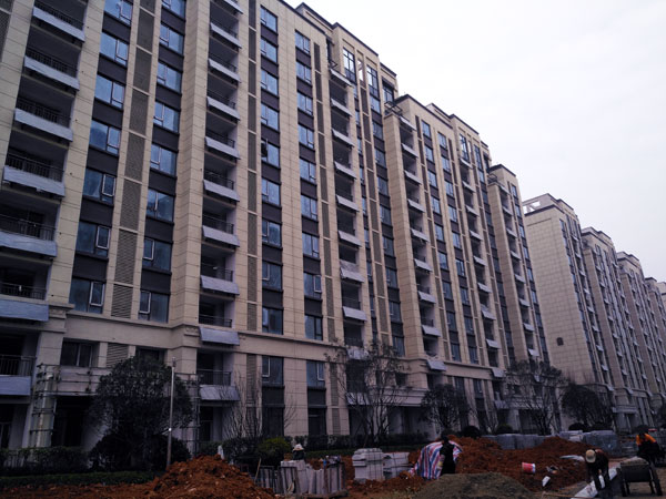 高層住宅陽臺(tái)壁掛式太陽能熱水系統(tǒng)解決方案